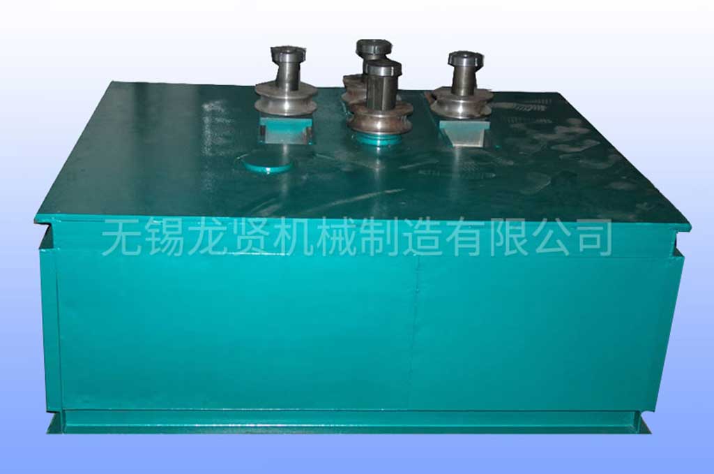 操作員在操作多功能彎管機(jī)應(yīng)注意哪些事項(xiàng)？